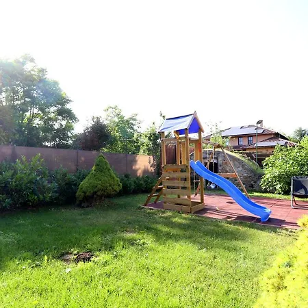 Friends & Family شقة